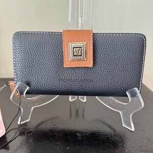 Stone Mountain Women's Black/Tan Bonded Leather Cornell Bi-Fold Zip Wallet NWT
